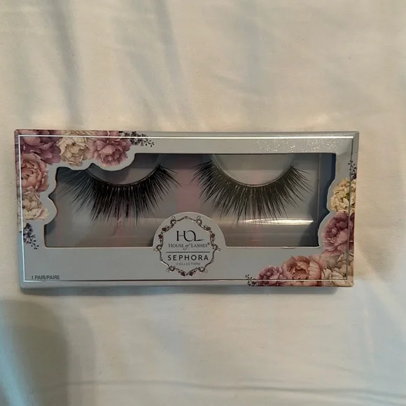 HOUSE OF LASHES - Picture 2 of 4